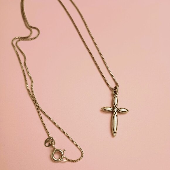 BSD Vintage 925 Cross Necklace 18" Petite Etched Pendant - Picture 7 of 8